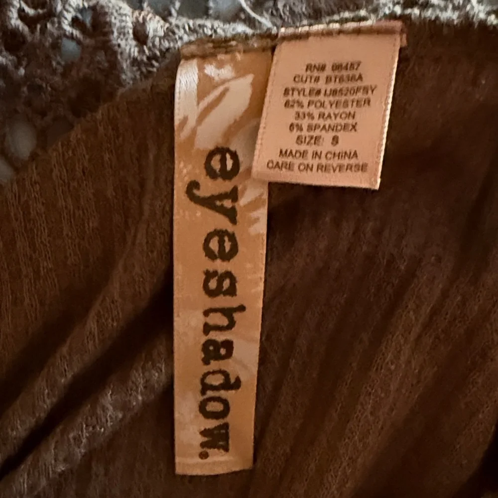 Eyeshadow Brown Crochet Accent Blouse - Picture 2 of 3